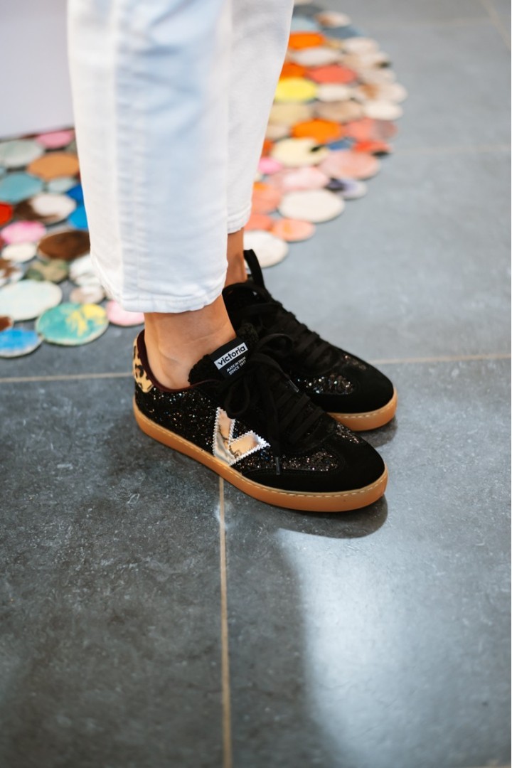 VICTORIA 1126223 NEGRO