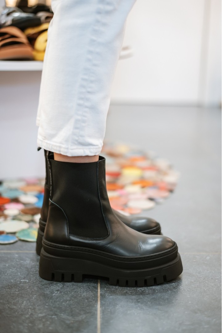 STEVE MADDEN CASSANDRA BLACK
