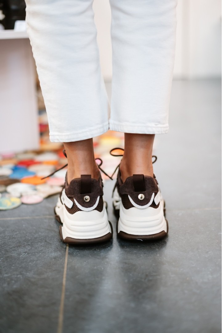 STEVE MADDEN POSSESSION BROWN OFF WHITE