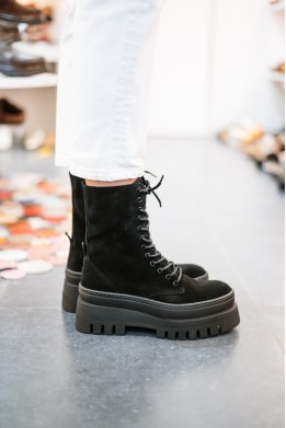 STEVE MADDEN COAST BLACK SUEDE